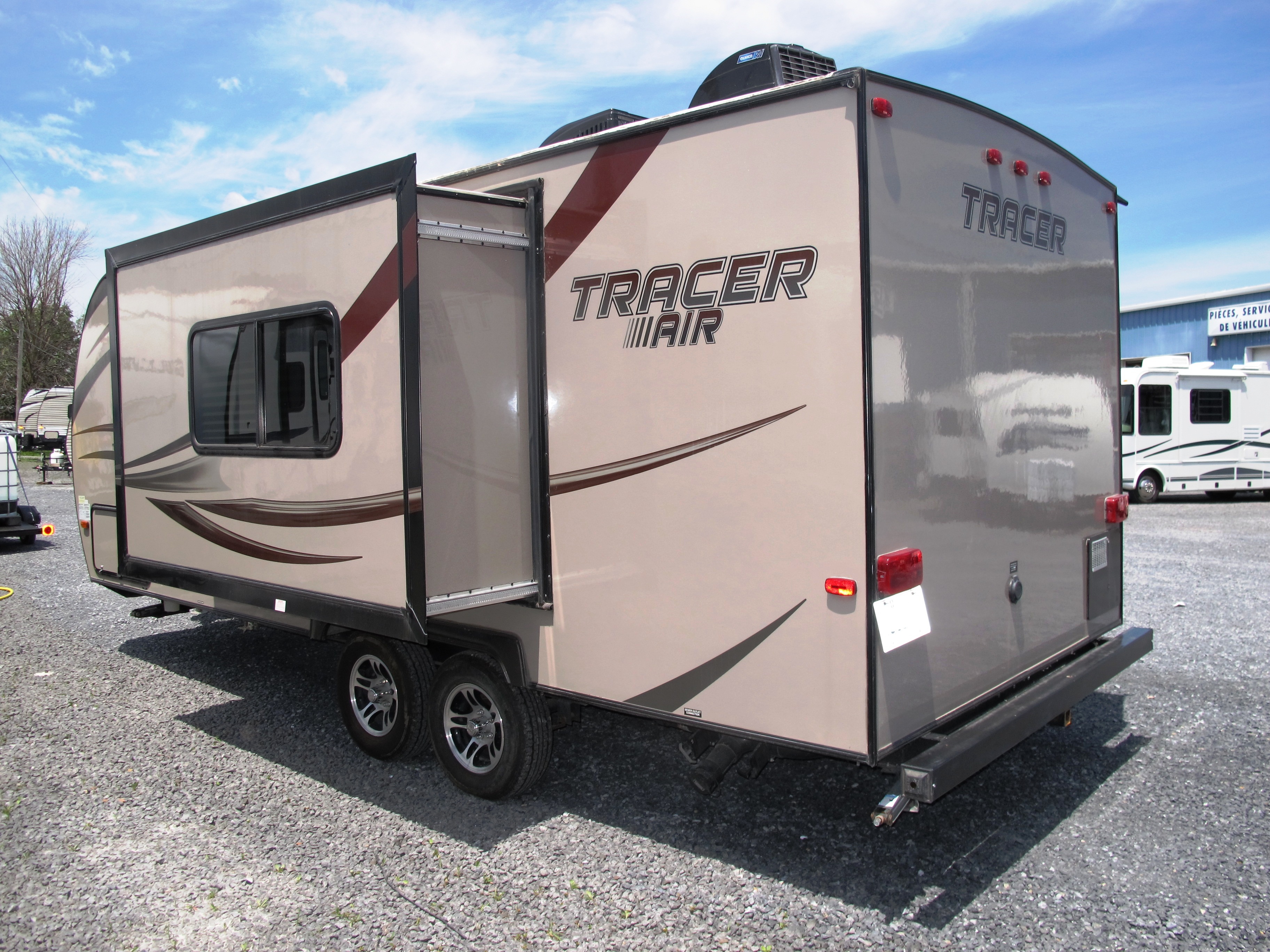 tracer 215 air travel trailer